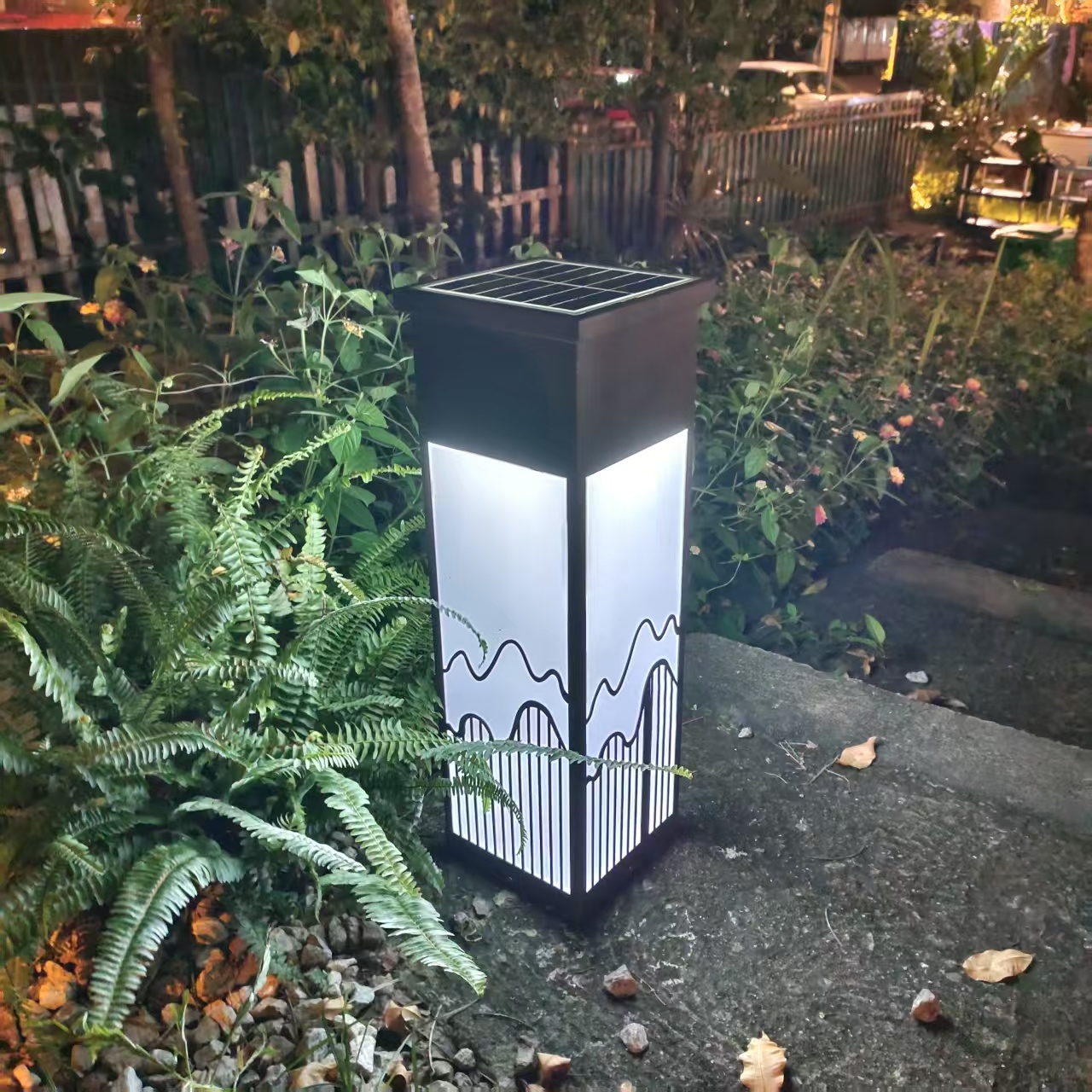 户外太阳能草坪灯